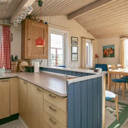 Amazing Holiday Home In L Kken Near Sea