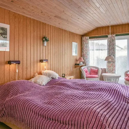 Amazing Holiday Home In L Kken Near Sea